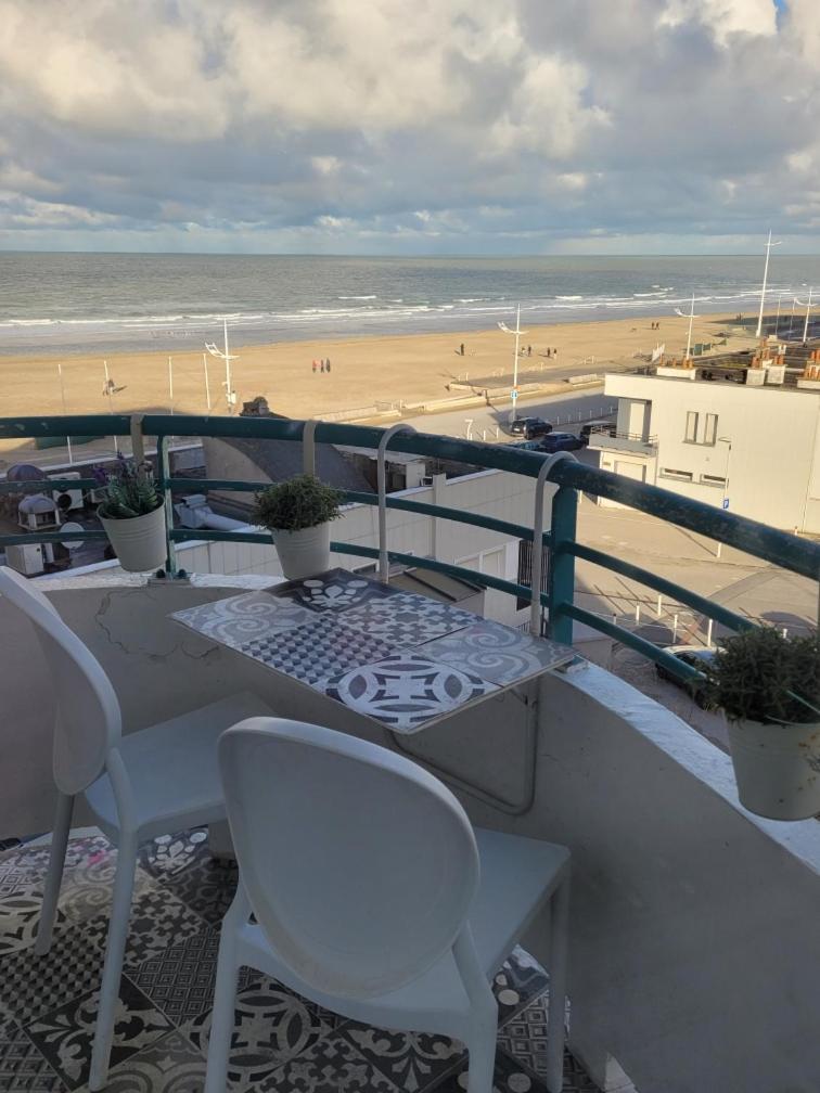 Studio Vue Mer Au Coeur De Malo Les Bains Pieds Dans L Eau Dunkirk Екстериор снимка